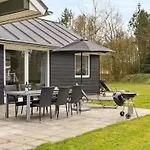 בית נופש Human - 10-5km From The Sea By Interhome