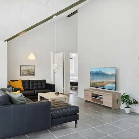 Human - 10-5km From The Sea By Interhome בית נופש