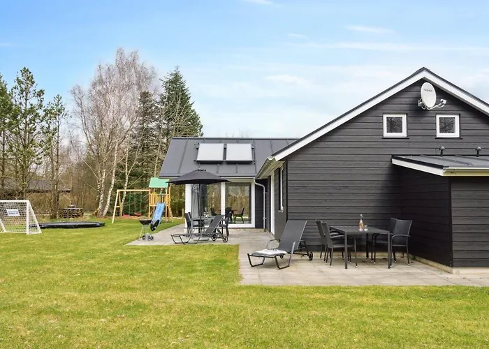 Human - 10-5km From The Sea By Interhome *